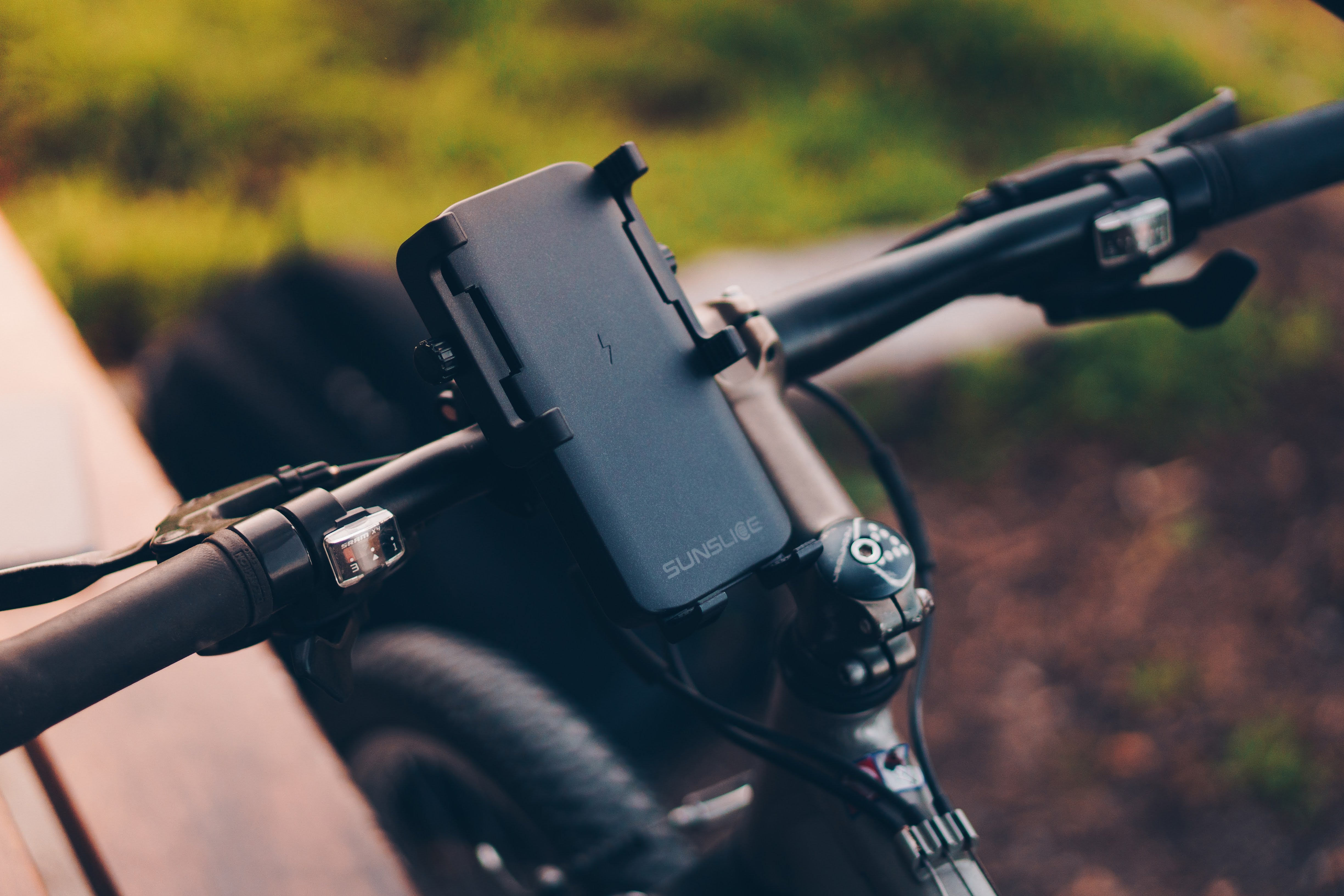 Cyclotron 5'000 mAh - Support de téléphone pour vélo et moto